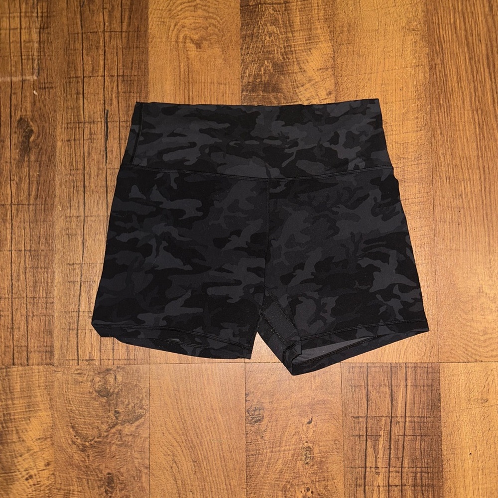 Lululemon Align Black Camo Shorts Size